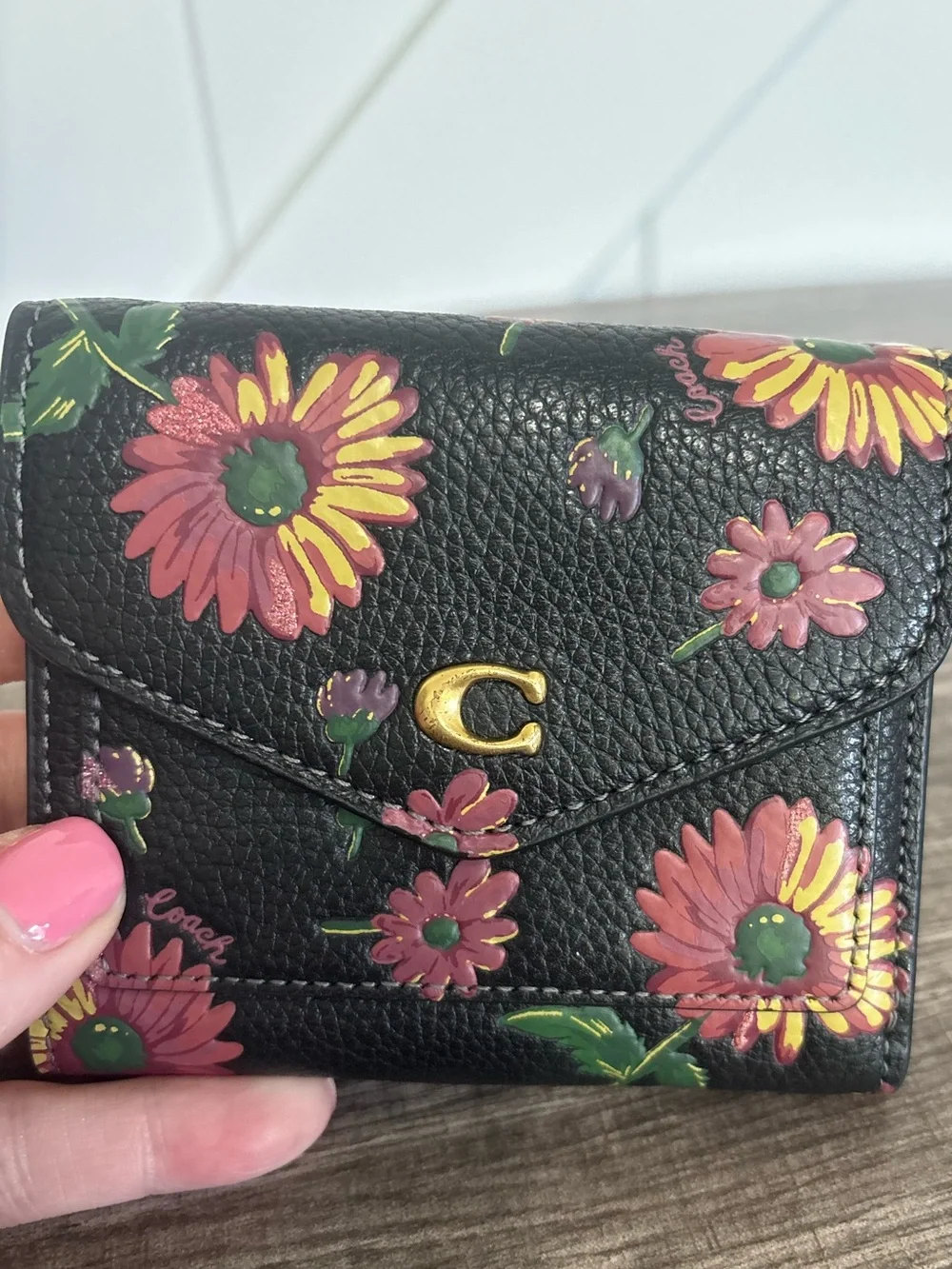 EUC Coach Leather Wyn Wallet in Printed Floral - Picture 11 of 13